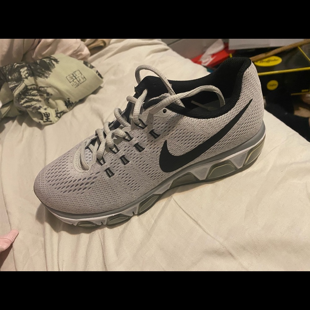 Nike sneakers: brand new; never worn